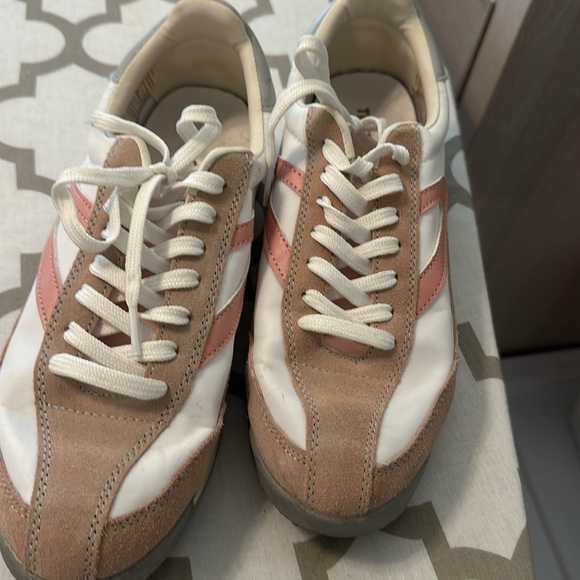 Women’s pink and white with gray trim tretorn retro sneakers worn once. - Picture 6 of 8